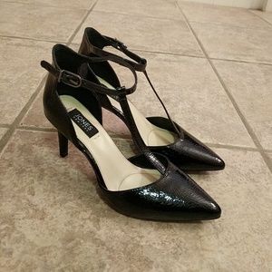 7.5 Jones New York 2" close toed heels in black.